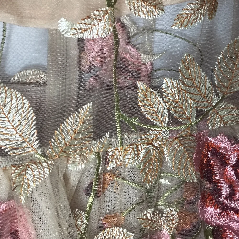 🌺 Floral Embroidered Beautiful Sleeveless Somewhat Sheer Top By Vone - Size 6❤️ - Picture 9 of 11